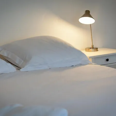 Daisy Un Pres De La Place Du Vieux Marche *