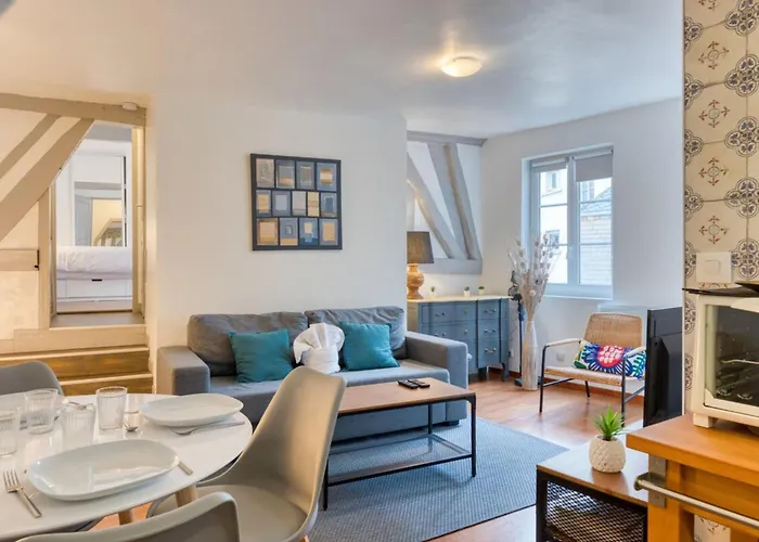 Daisy Un Pres De La Place Du Vieux Marche * Руан