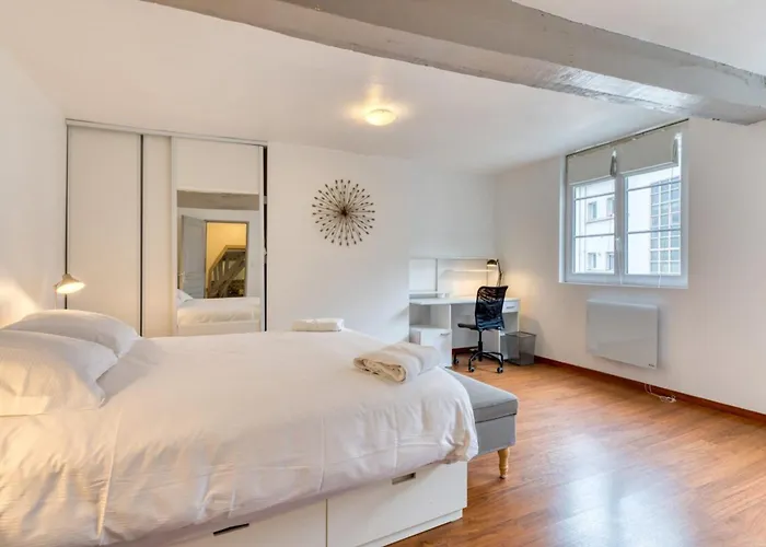 Апартаменти Daisy Un Pres De La Place Du Vieux Marche *