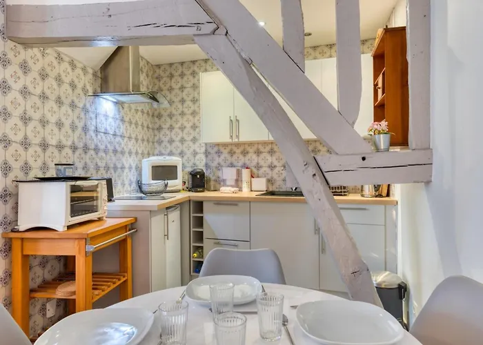 Daisy Un Pres De La Place Du Vieux Marche * Rouen